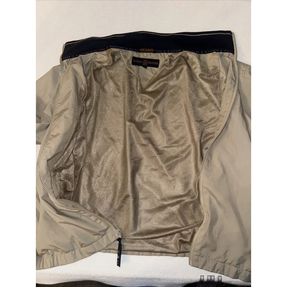 Vintage/ Preppy/classic/Tommy Hilfiger windbreaker/tan/size Large